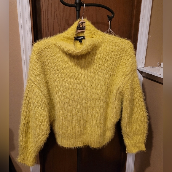 Express Sweater - Picture 3 of 4